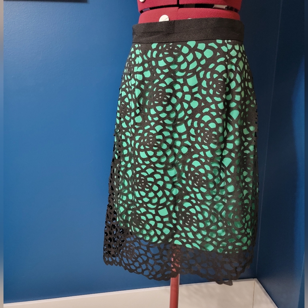 Elegant Black and Green Lace Overlay Skirt